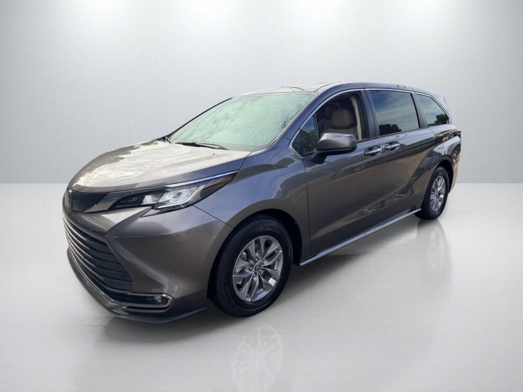 2022 Toyota Sienna Image 3