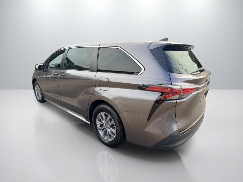 2022 Toyota Sienna Image 5