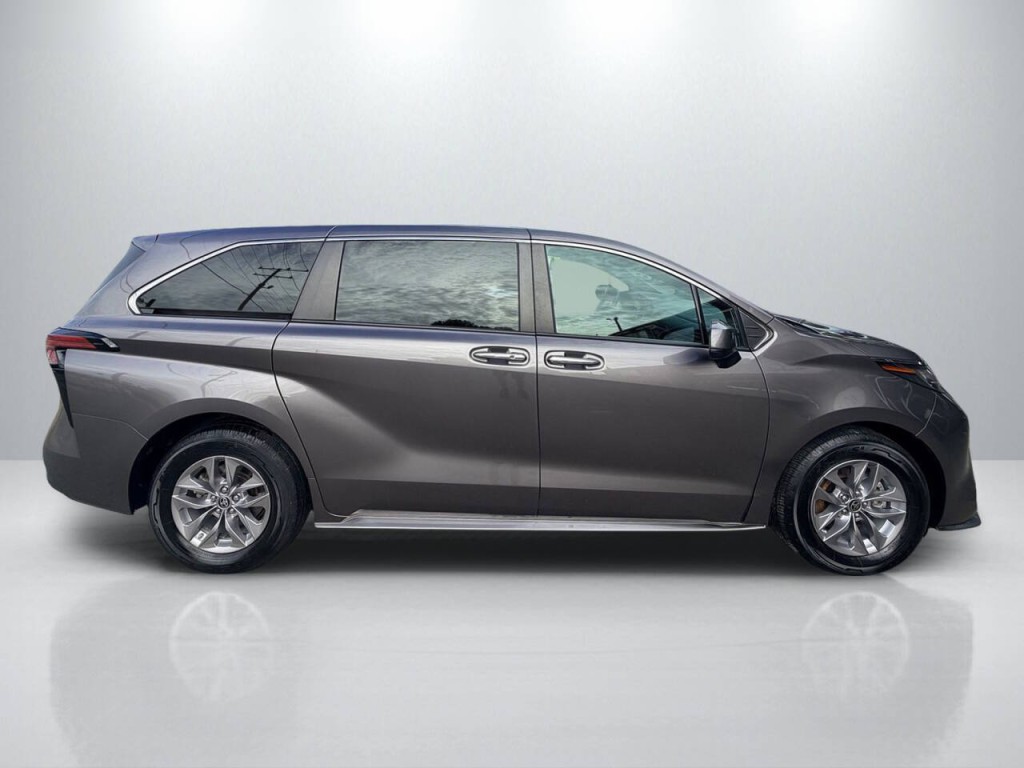 2022 Toyota Sienna Image 8