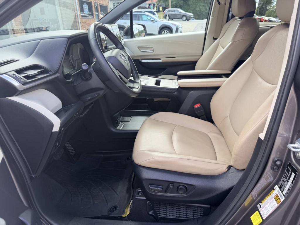 2022 Toyota Sienna Image 14