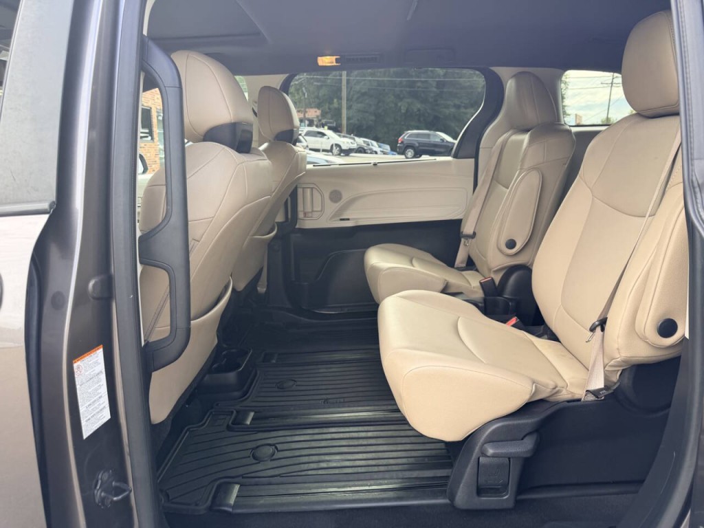 2022 Toyota Sienna Image 25