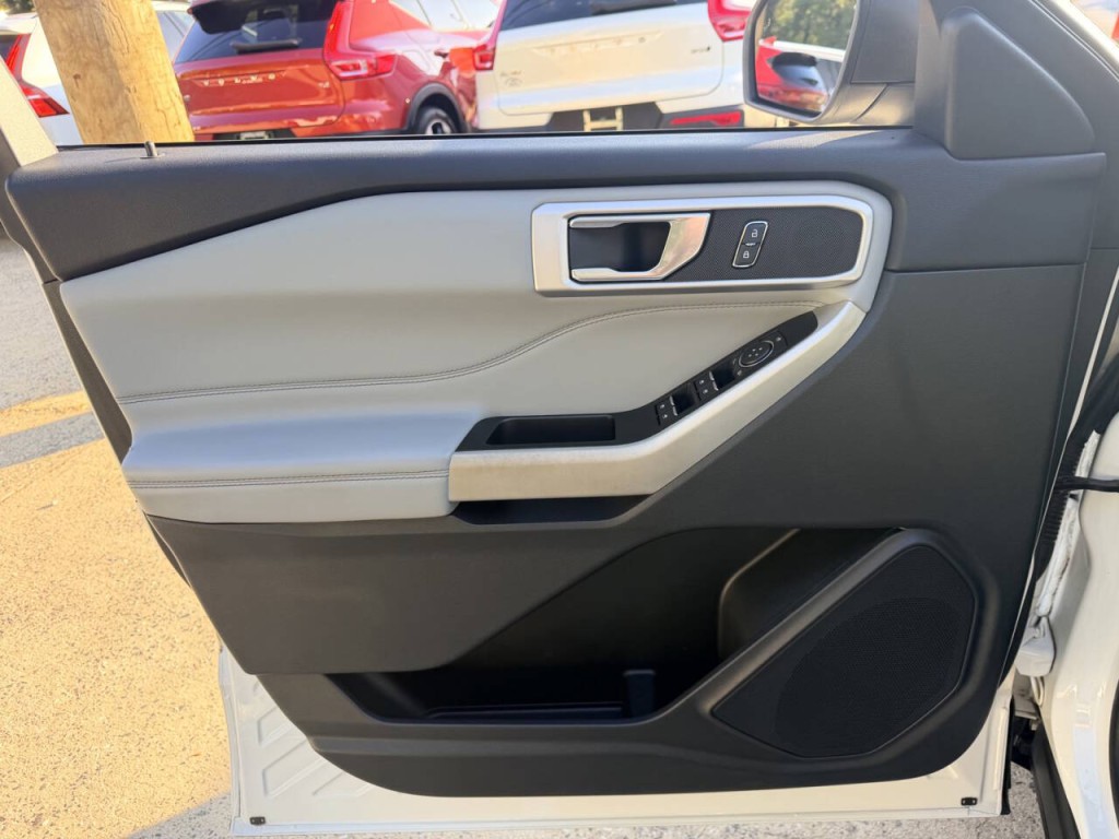 2021 Ford Explorer Image 13