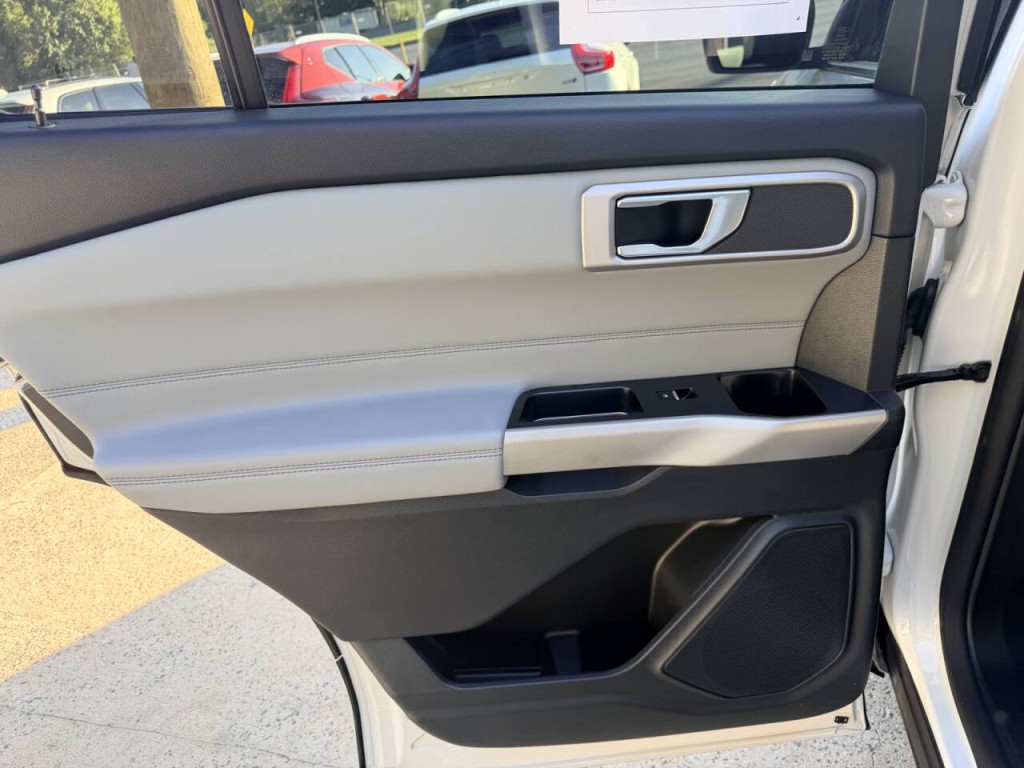 2021 Ford Explorer Image 24