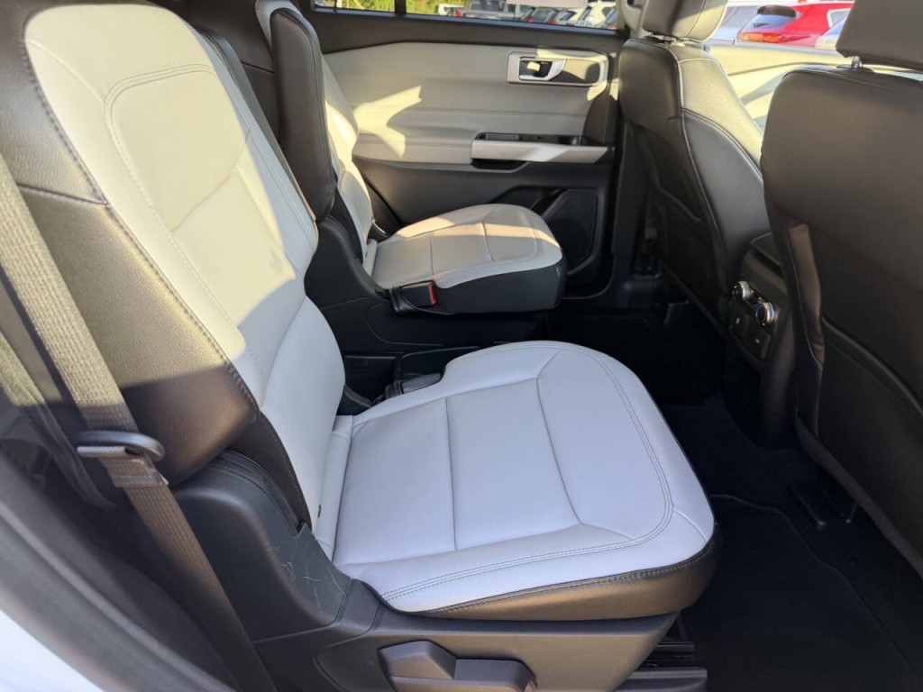 2021 Ford Explorer Image 30