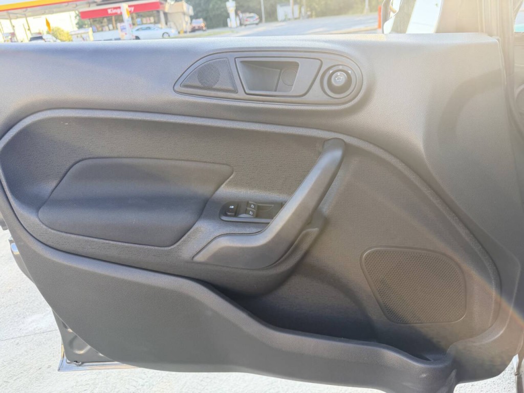 2018 Ford Fiesta Image 12