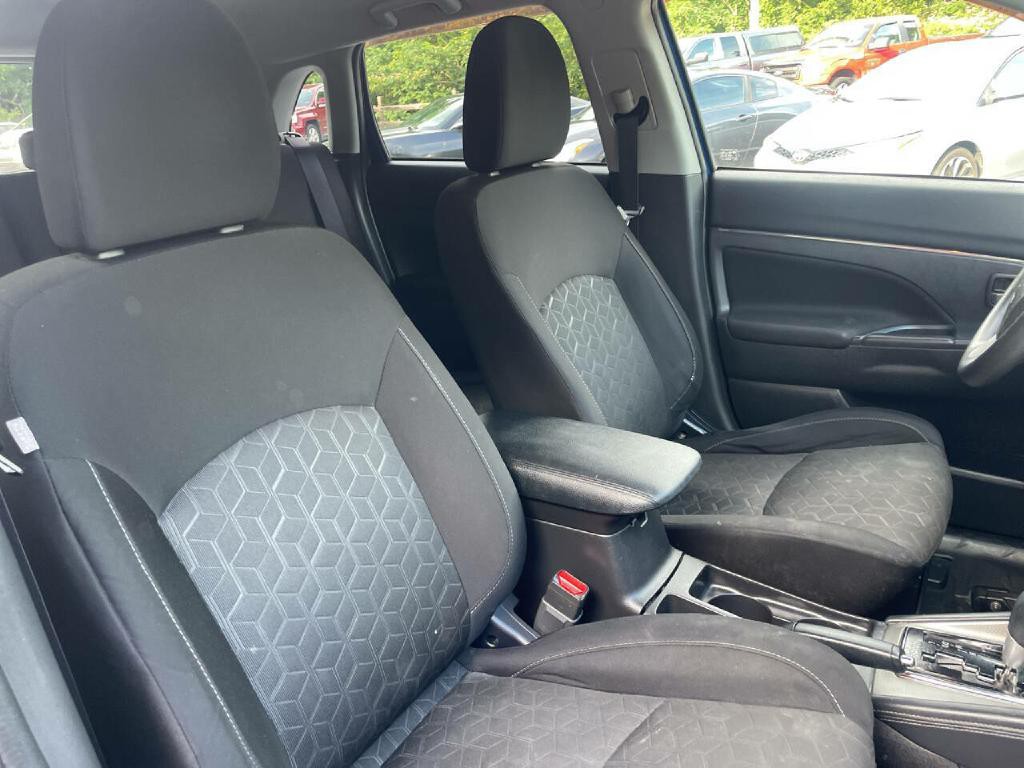 2020 Mitsubishi Outlander Image 28