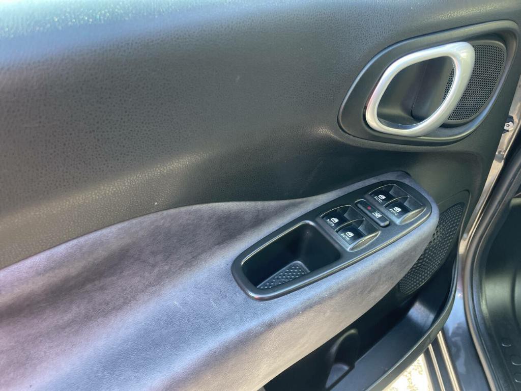 2015 FIAT 500L Image 11