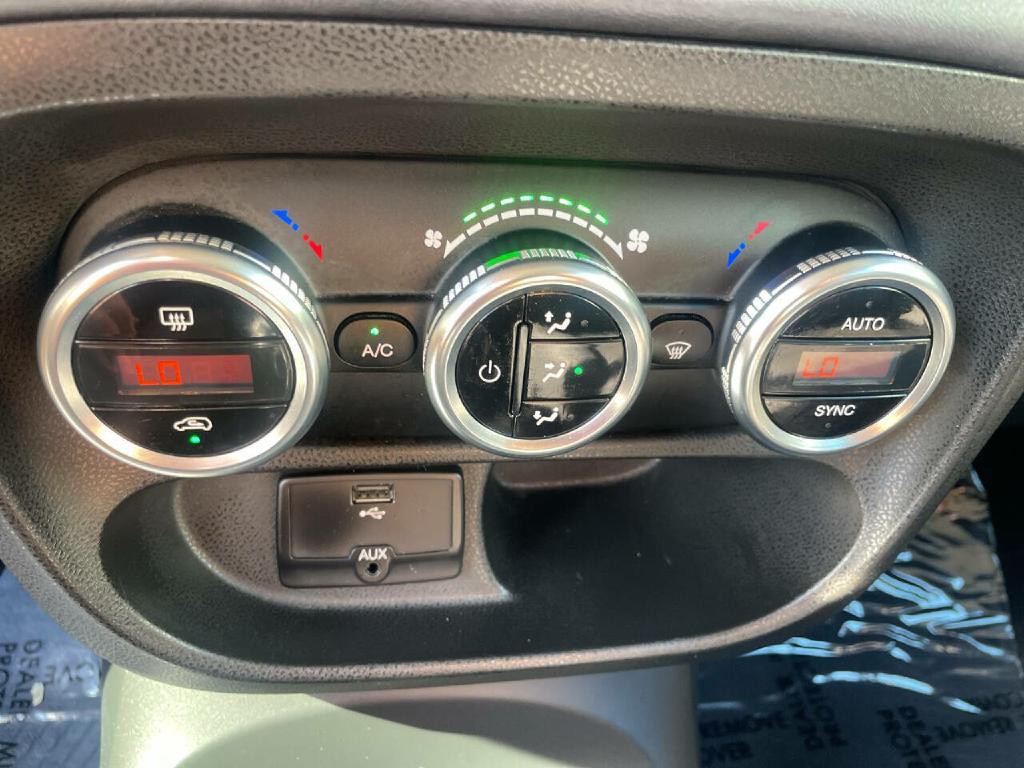 2015 FIAT 500L Image 17