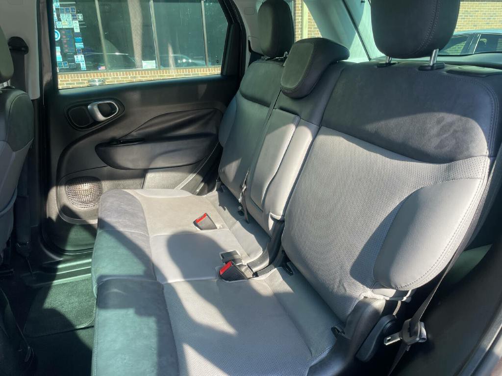 2015 FIAT 500L Image 24