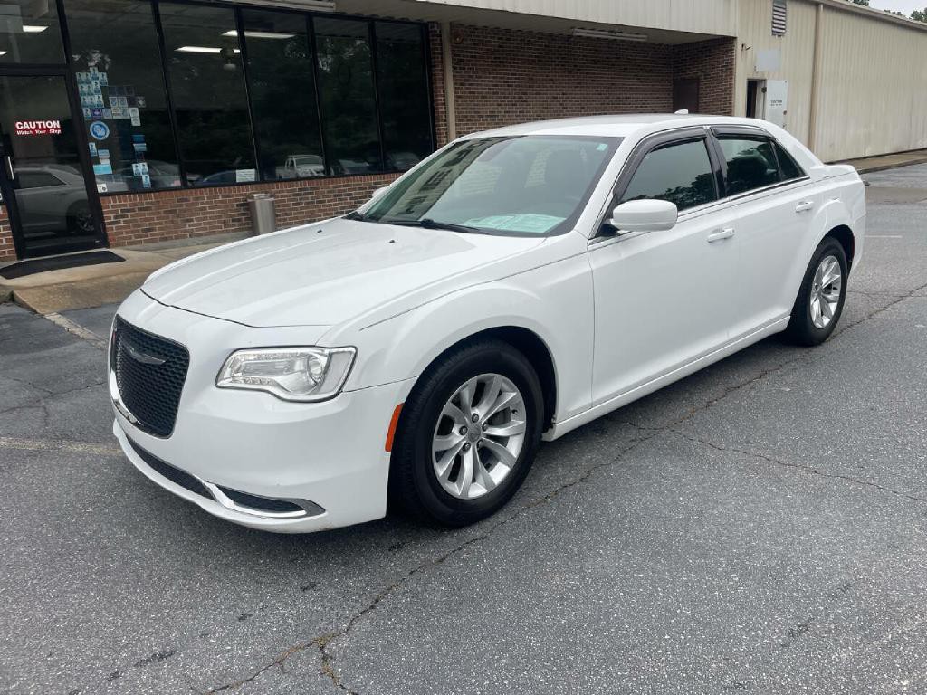 2015 Chrysler 300 Image 2