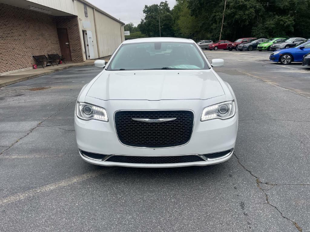 2015 Chrysler 300 Image 3