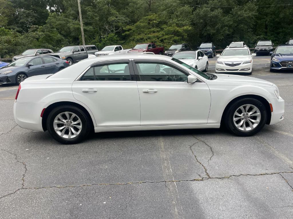 2015 Chrysler 300 Image 5