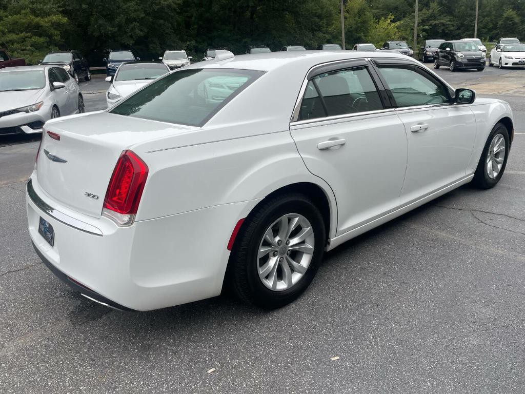 2015 Chrysler 300 Image 6