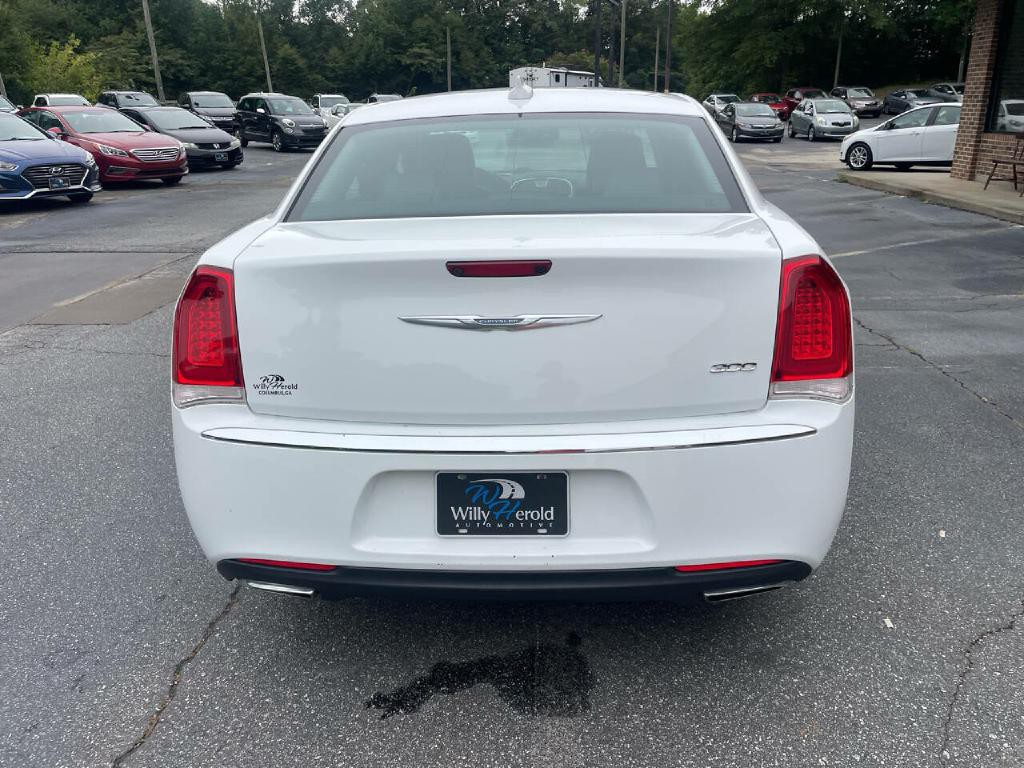 2015 Chrysler 300 Image 7