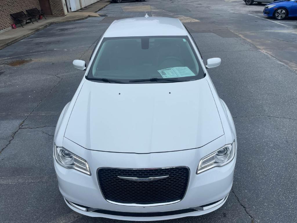2015 Chrysler 300 Image 11