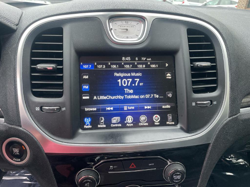 2015 Chrysler 300 Image 17