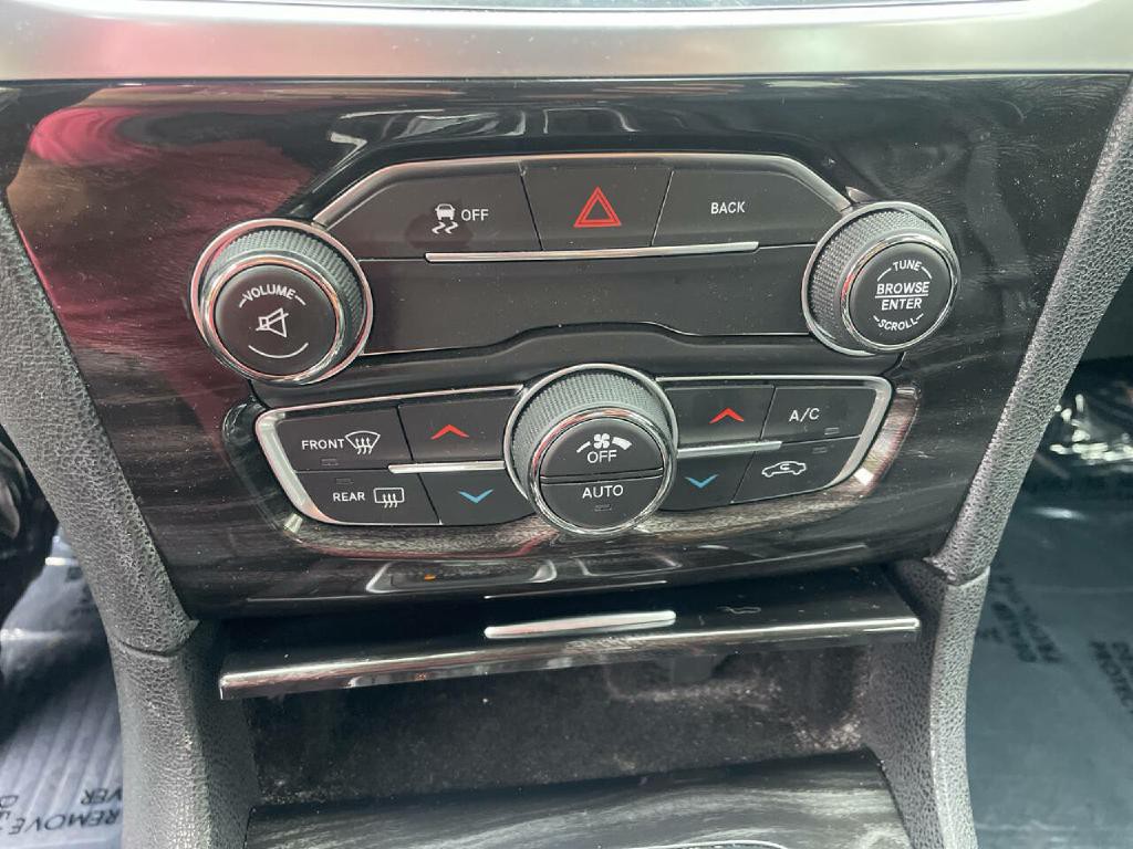 2015 Chrysler 300 Image 18