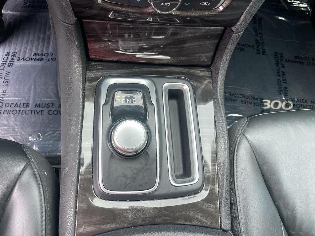 2015 Chrysler 300 Image 20
