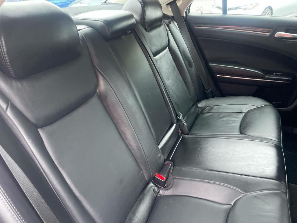 2015 Chrysler 300 Image 26