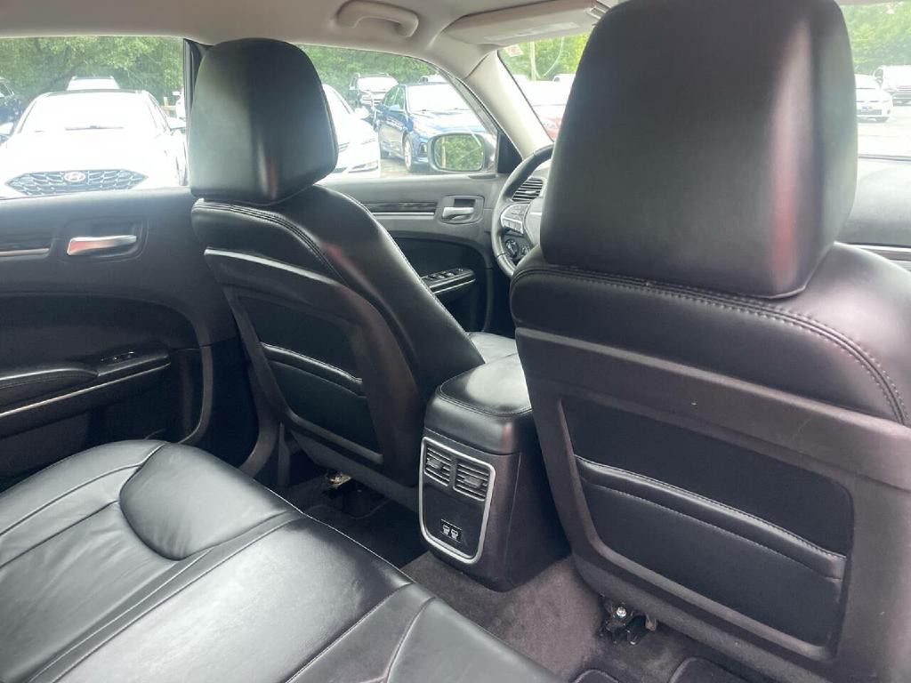2015 Chrysler 300 Image 27