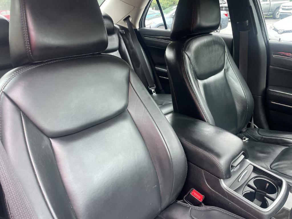 2015 Chrysler 300 Image 28