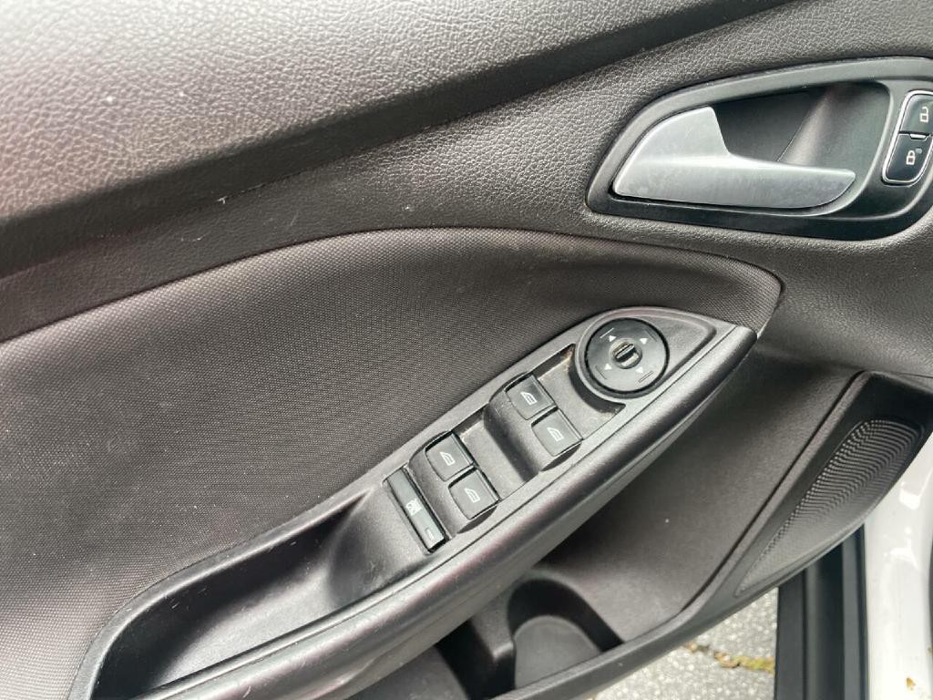 2016 Ford Focus Image 11