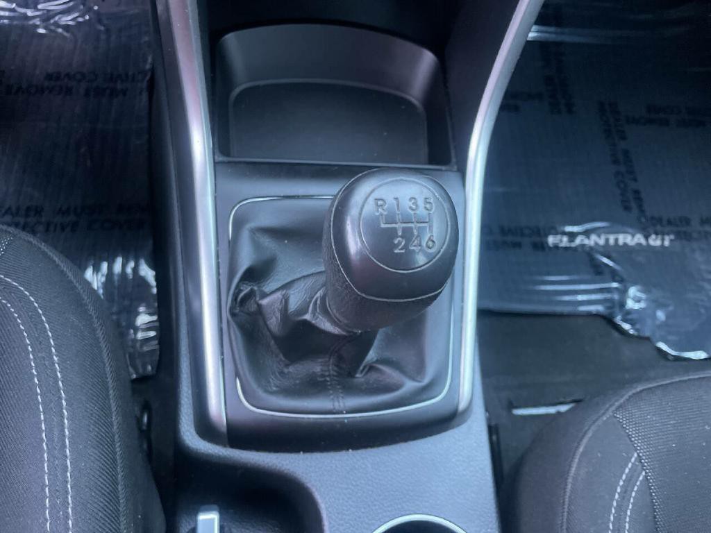 2013 Hyundai Elantra Image 19