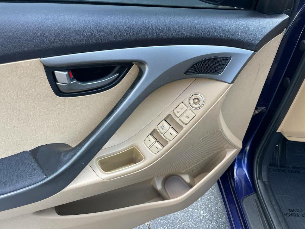 2013 Hyundai Elantra Image 11