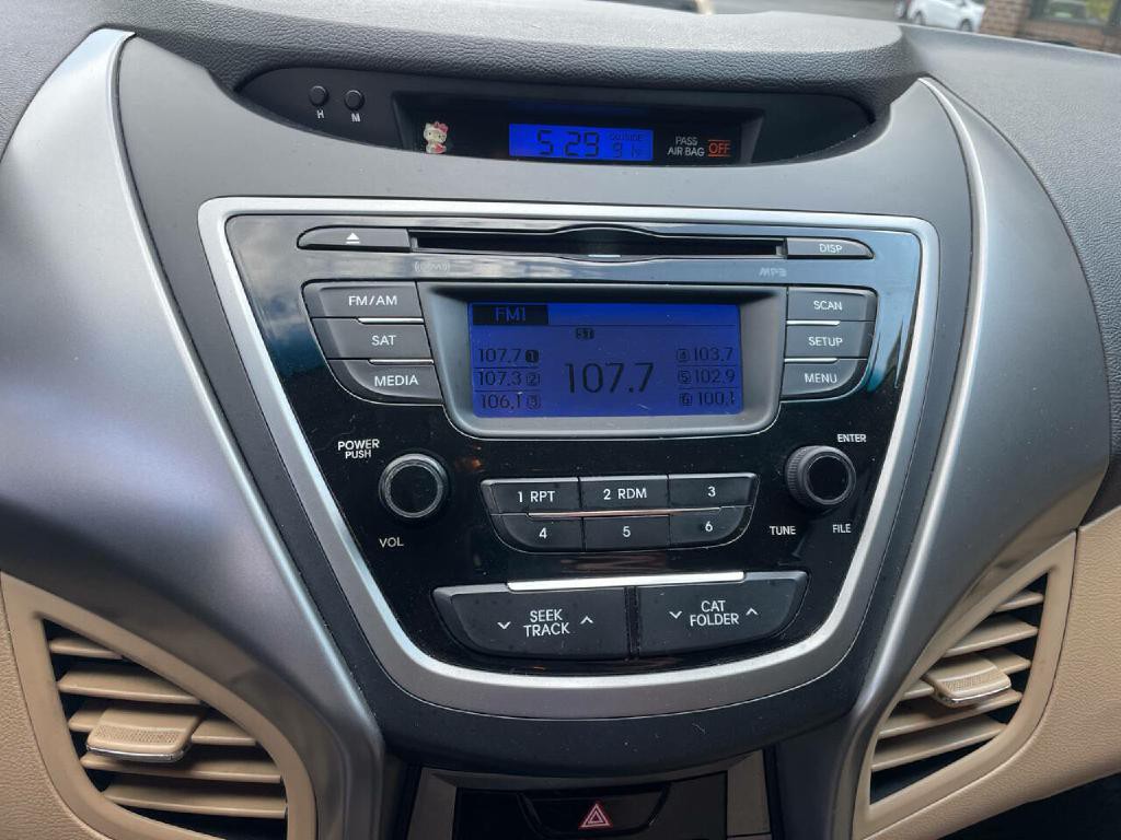2013 Hyundai Elantra Image 15