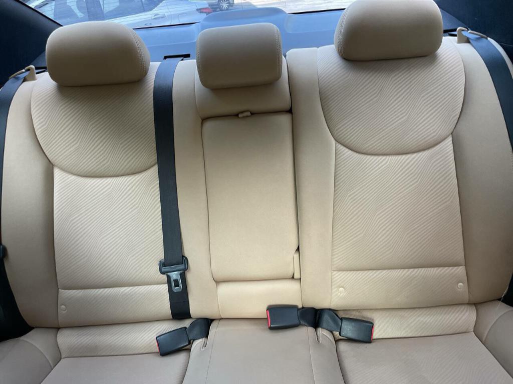 2013 Hyundai Elantra Image 19