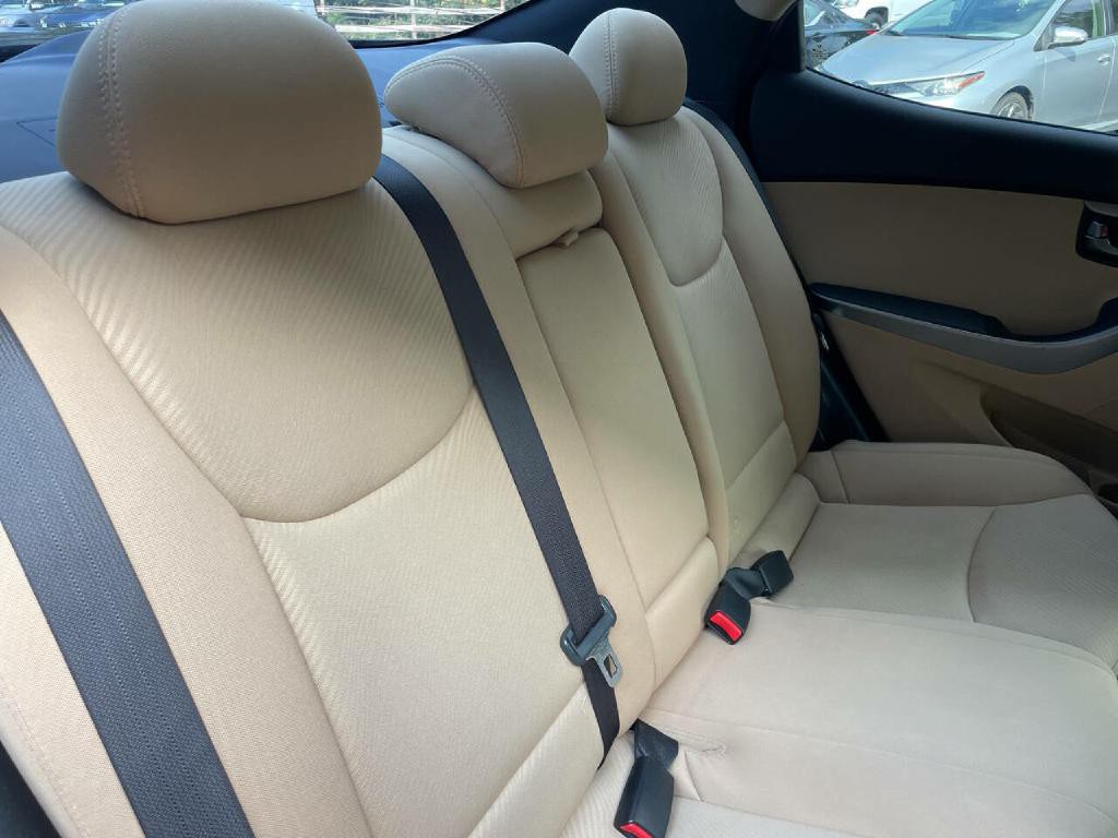 2013 Hyundai Elantra Image 22