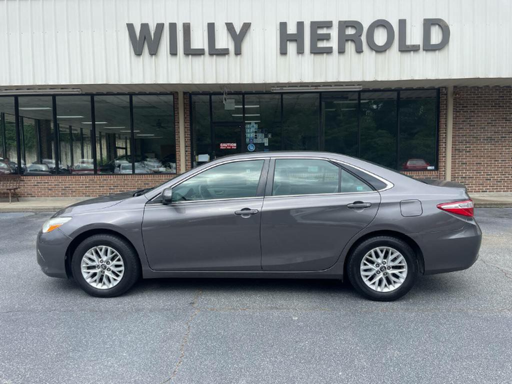 2017 Toyota Camry Image 1