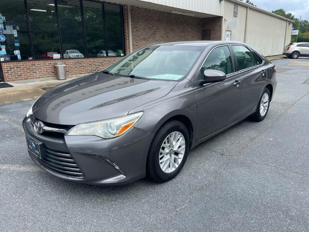 2017 Toyota Camry Image 2