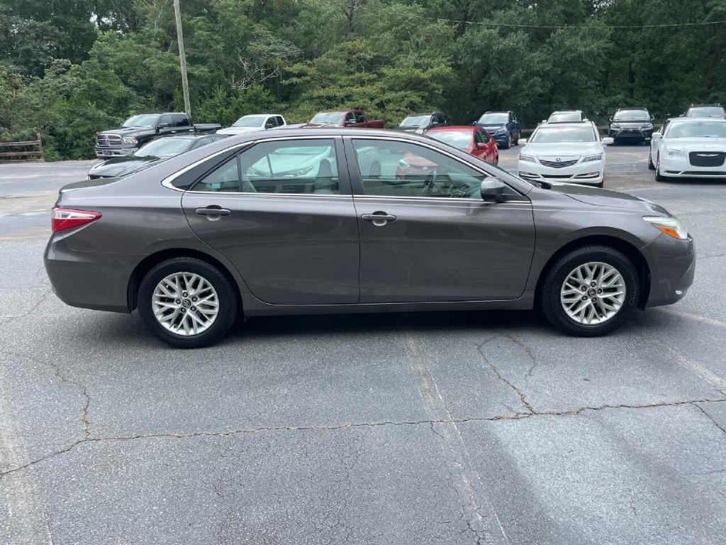 2017 Toyota Camry Image 5
