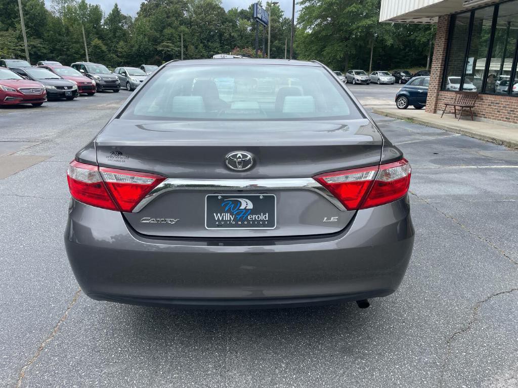 2017 Toyota Camry Image 6