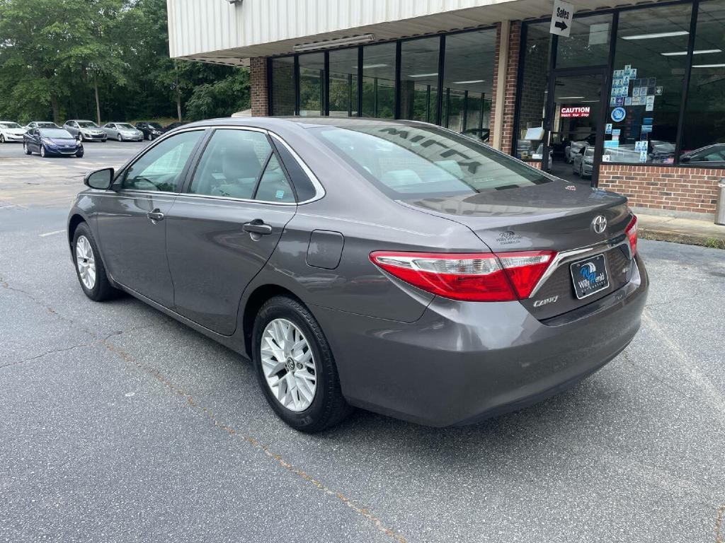 2017 Toyota Camry Image 8