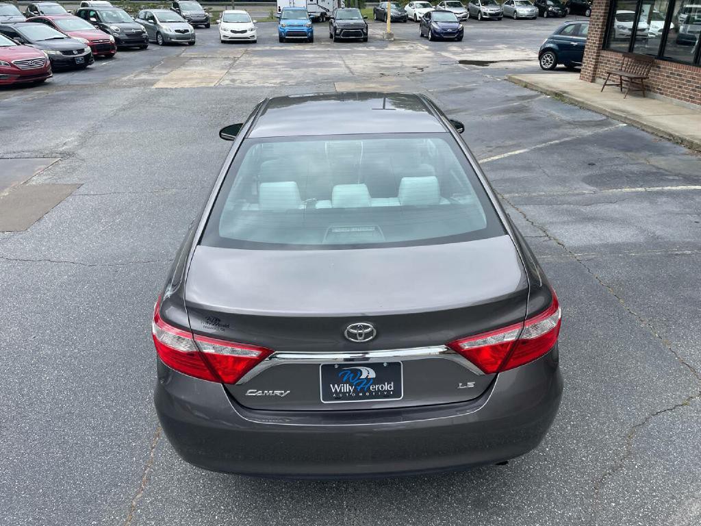 2017 Toyota Camry Image 9
