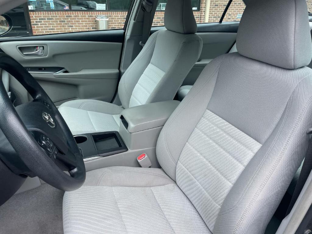 2017 Toyota Camry Image 12