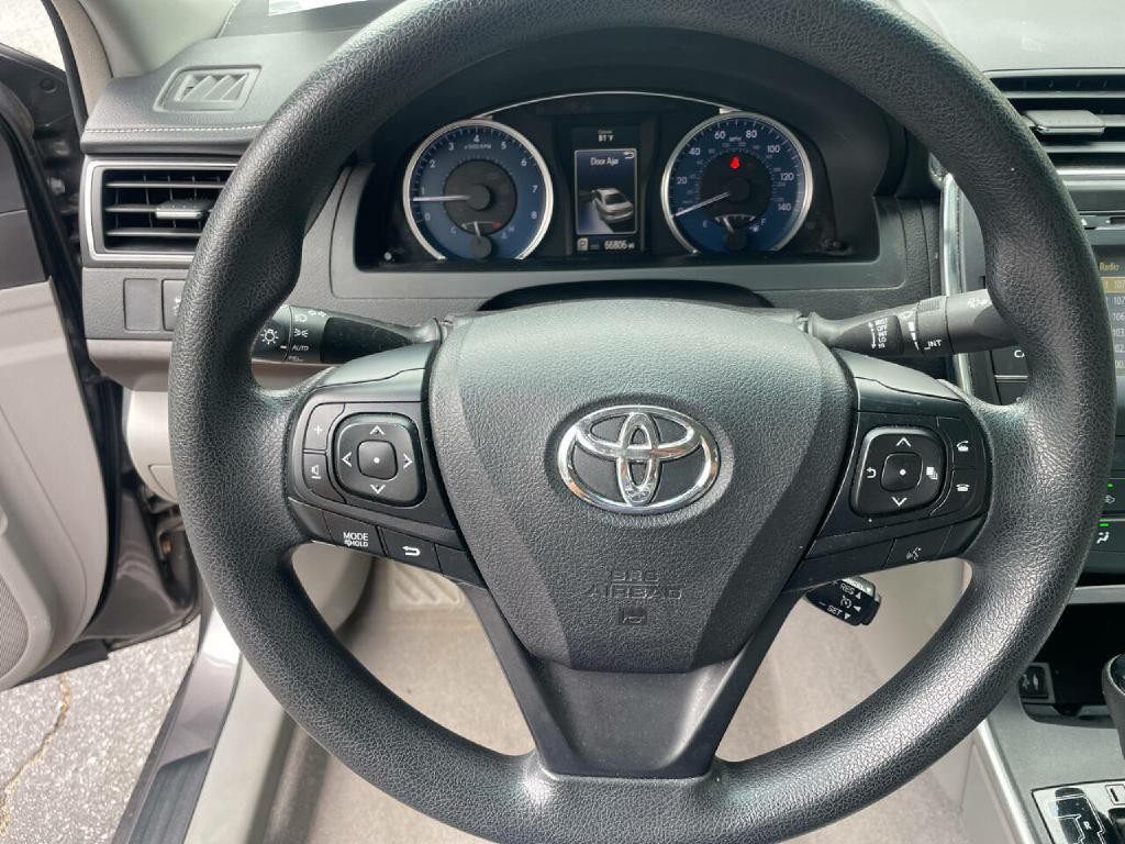 2017 Toyota Camry Image 13