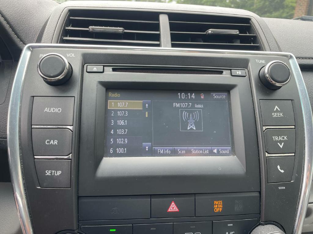 2017 Toyota Camry Image 15