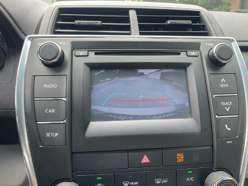 2017 Toyota Camry Image 16