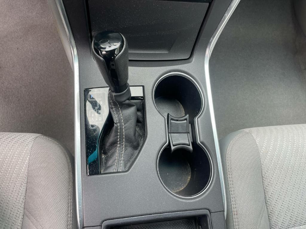 2017 Toyota Camry Image 18