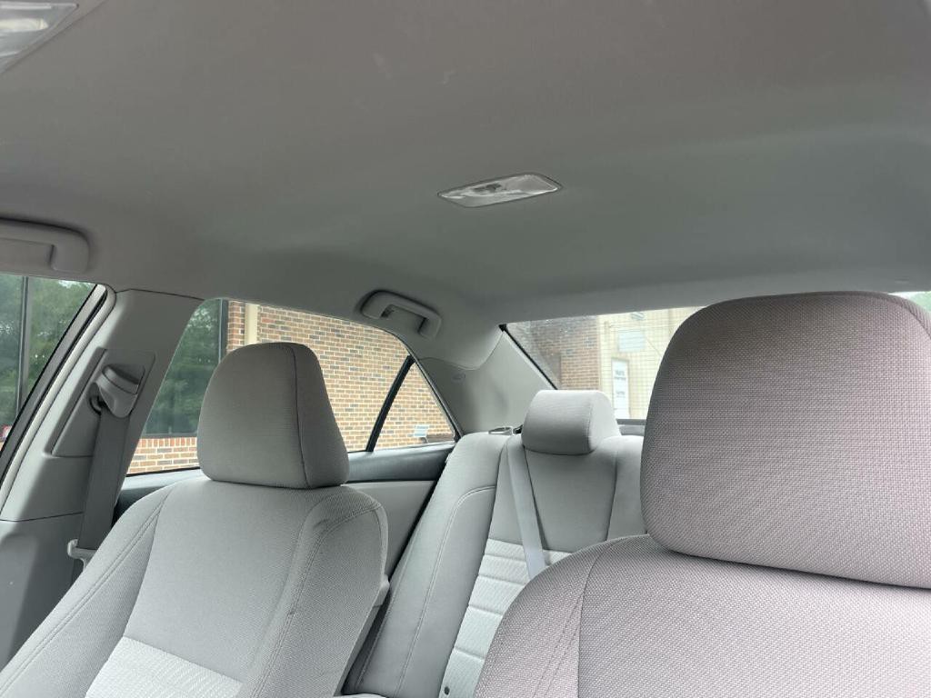 2017 Toyota Camry Image 19