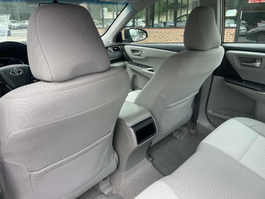 2017 Toyota Camry Image 21