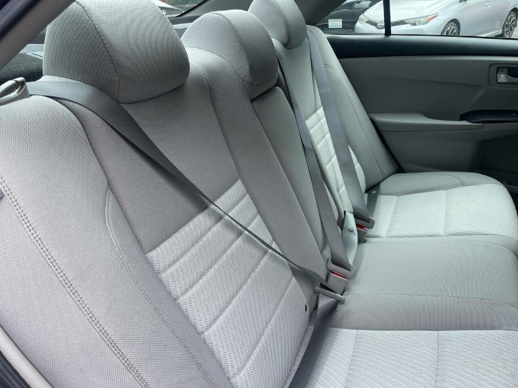 2017 Toyota Camry Image 24