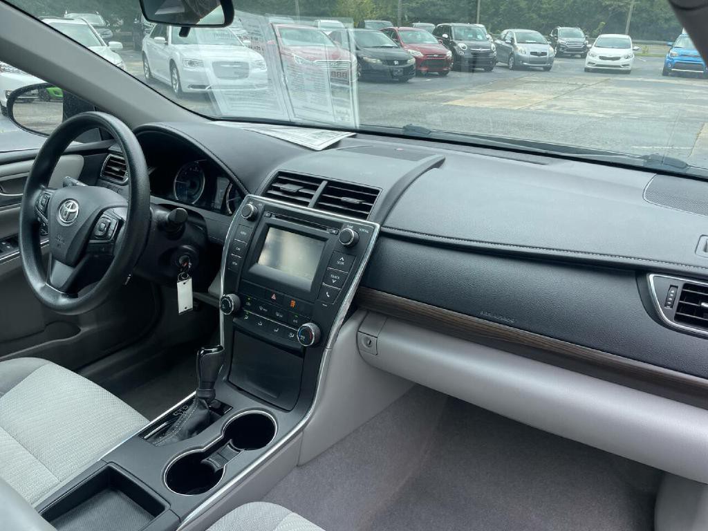 2017 Toyota Camry Image 25