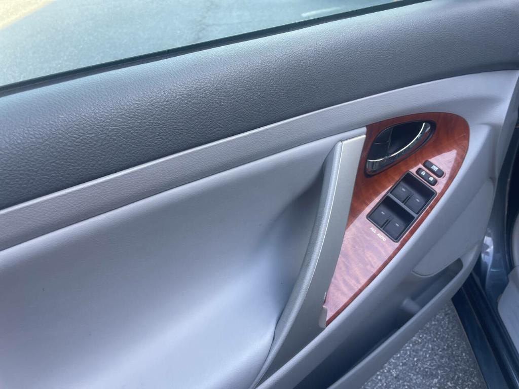 2011 Toyota Camry Image 13