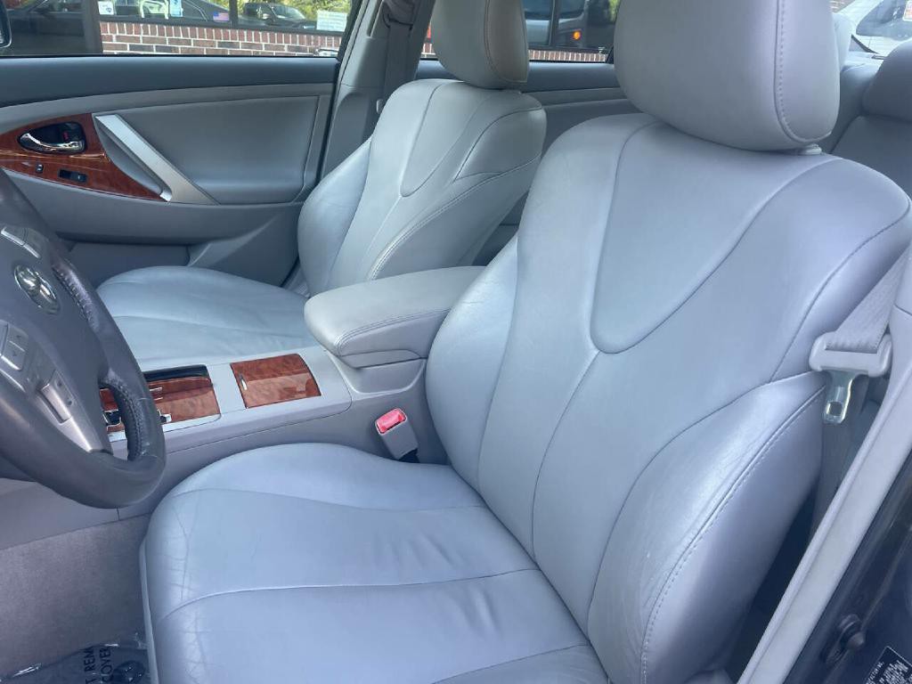 2011 Toyota Camry Image 14