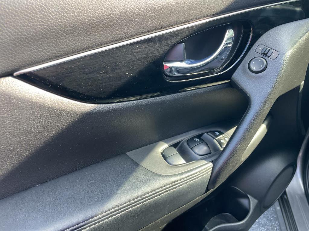 2019 Nissan Rogue Image 35