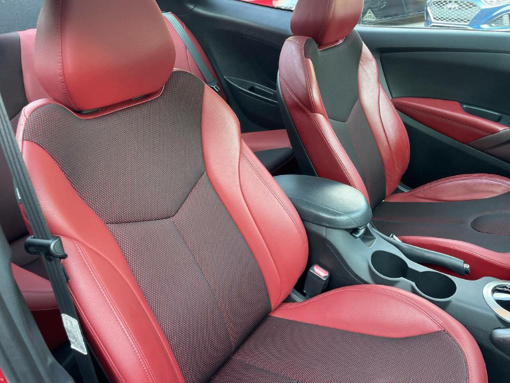 2012 Hyundai Veloster Image 28